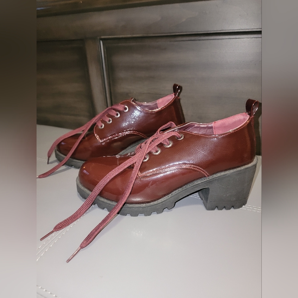 Oxford Shoes in Patent Oxblood